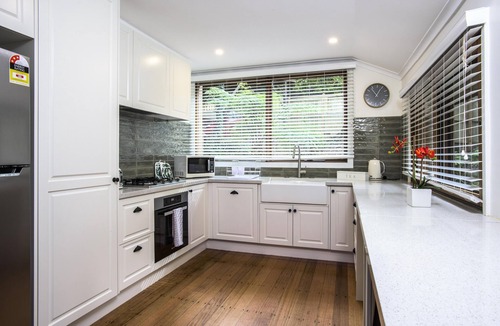 Olinda Cottage | Camellia Cottage - In the heart of picturesque Olinda (only 45 min from Melbourne CBD) is this little hideaway.