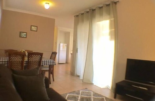 Cannington House | Cannington Home Accommodation House 3 (3 bedrooms & 2 bathrooms)