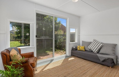 Huskisson House | Captains Cottage - Huskisson - Pet Friendly