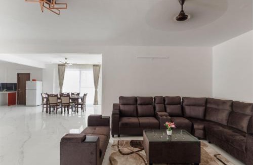 Yelahanka Apartment | Casa Miro by RedOlive 4BHK Hebbal 35min Airport