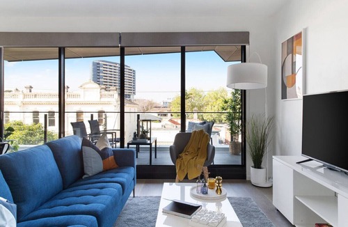Caulfield North Apartment | Caulfield Elegance: Chic Abode