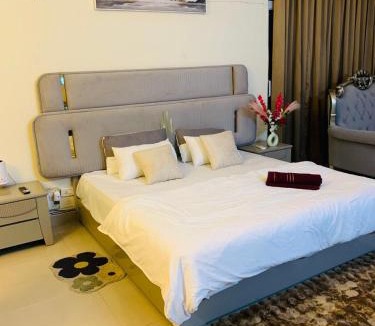 Gomti Nagar Villa | Celebirity garden 4 bhk -5 Bed Lulu and plassio mall gomti nagar