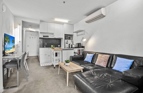 Melbourne Central Business District Apartment | Central 2 Bed Apartment Near Melbourne CBD