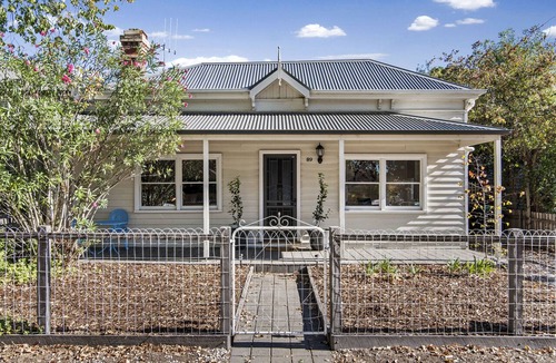 Bendigo House | Central Bendigo Cottage, family and pet friendly, walk to everywhere!