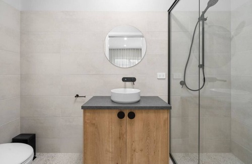 Beechworth Apartment | Central Studio in new townhouse!