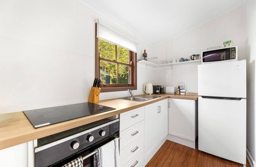 Central Tilba Apartment | Central Tilba Overnight Retreat — King Bed, Ensuite, Pet-Fri