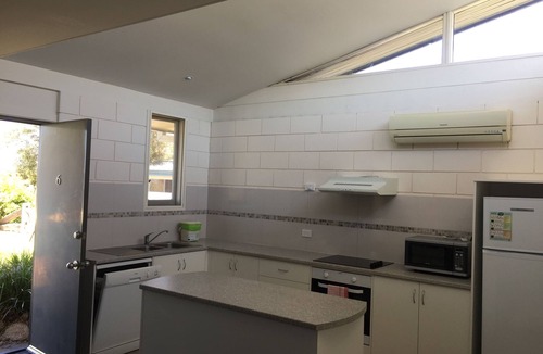 Merimbula Apartment | central unit, stunning views.