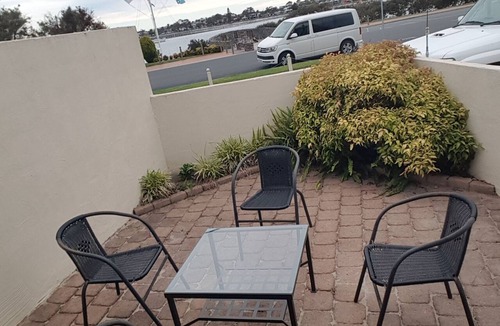 Merimbula Apartment | central unit, stunning views.