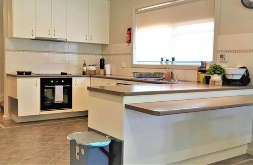Maryborough Villa | Central Villa/Two King beds/Disabled/Family/Pets