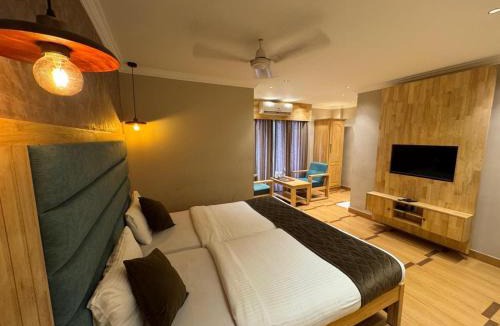 Ernakulam South Hotel | Ceylon Bake House Woodland Junction Ernakulam