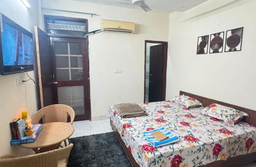 Kharar House | Chandigarh Waale - Private Room & Attached Bath