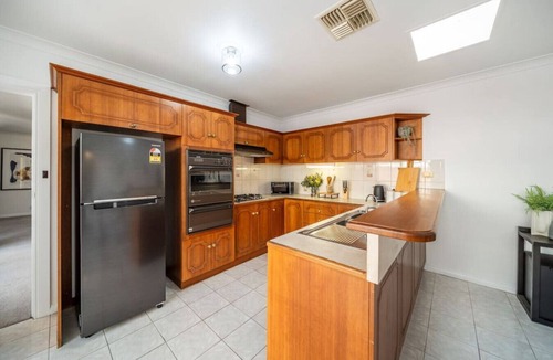 Clarence Park House | Charisma in Clarence - Courtyard Stay near Glenelg