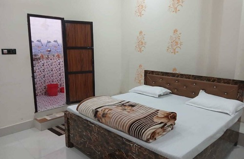 Malihabad House | Charming 2-bedroom house with AC in lovely Kathwara