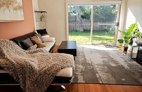 Nunawading House | Charming 3BR Home with Free Parking in Nunawading