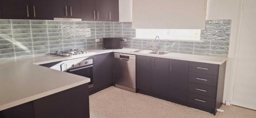 Rockingham Apartment | Charming Apt Min from Rockingham Beach - Hosted by Canstay