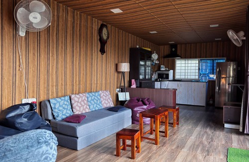 Chikkaballapur Bed & Breakfast | Charming Container Home in the scenic Nandi Hills with AC & Fresh water Ponds