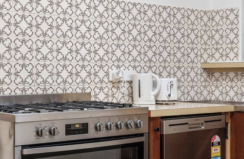 Camberwell House | Charming Cozy Home Near Local Shops & Chadstone SC