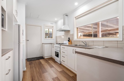 Ocean Grove House | Charming Riverside Unit in Paradise FREE Wi-Fi