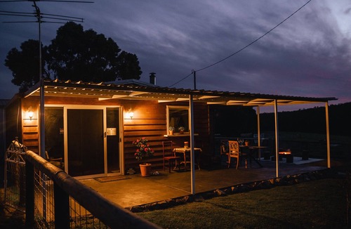 Mummballup Cottage | Charming Rural Escape in Mumballup - Views, Fire Pit, Walks & Pet-Friendly Stay
