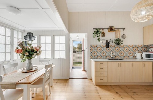 Toowoomba House | Cherry Tree Cottage! CBD Magic!