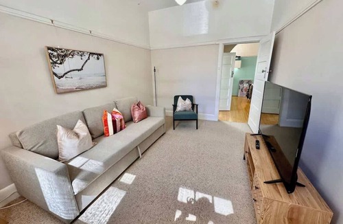 Kings Cross Apartment | Chic 1-Bed unit at Potts Point