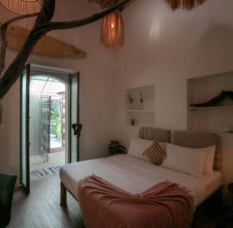 Anjuna Hotel | Circle