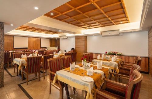 Maradu Hotel | Classik Fort Inn & Suites