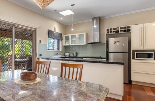 Alexandra Hills House | Classy home