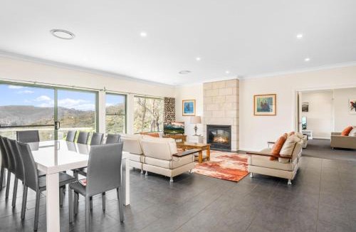 Katoomba House | Cliffnest House & Studio