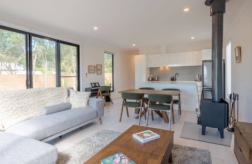 Walkerville House | Coastal Bush Retreat - Stunning woodland retreat