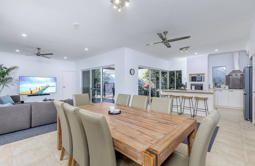 Hillarys House | Coastal Escape | Heated Pool | Flexible Stay