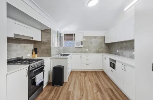 Wynnum House | Coastal Wynnum Home Near Plaza and City Connections