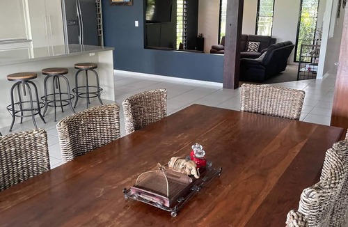 Hideaway Bay House | COCONUTS - Absolute Beachfront home in Hydeaway Bay