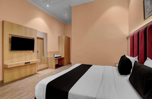 Amritsar Hotel | Collection O by OYO Amritsar Bus Stand