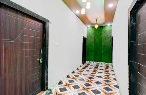 Phulpur Hotel | Collection O Jhusi Station Rajaram Singh Blessing Garden