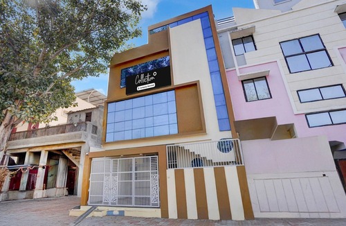 Indore House | Collection O Meghdoot Garden