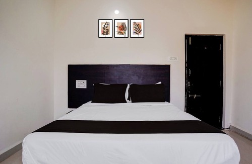 Hubli Hotel | Collection O Sunset Point PB Road