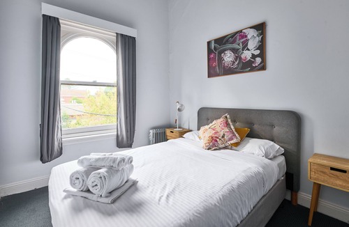 Prahran Hostel | College Lawn Hotel - Hostel