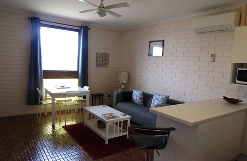Port Vincent Apartment | Comfortable 2 bedroom Unit - Off Peak Special!