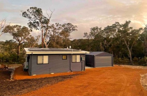 Walpole House | Comfortable 2 bedroom overlooking Country Club