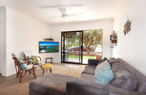 Evans Head Apartment | Comfortable 2BR coastal unit with WiFi, BBQ area, parking & linen included, close to beach