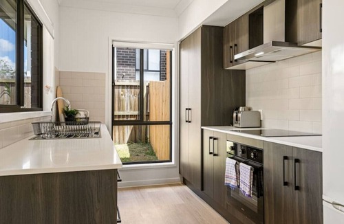 Browns Plains House | Comfortable 3BR home/Convenient location