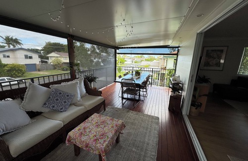 Birkdale House | Comfortable Bayside Home ~ One to Three Month Rental, flexible dates