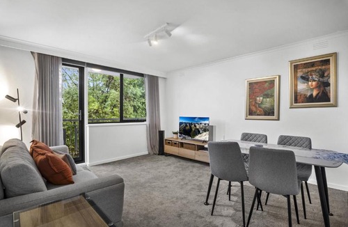 Ascot Vale Apartment | Comfortable Stay Near Melbournes West End