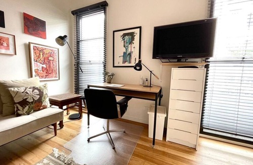 Fitzroy Apartment | Comfy and bright apartment .when location counts