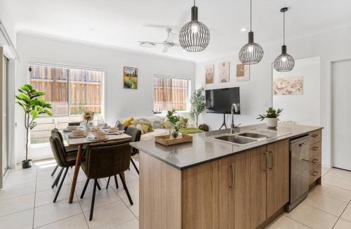 Deebing Heights House | Comfy Home in Deebing Heights