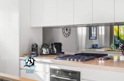 Encounter Bay Cabin | Contemporary Lakeside Stunner – 3 bedrooms & jetty
