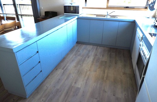Apollo Bay House | Cooinda - Spacious Apollo Bay Beach House | Sleeps 10 | Walk to Beach & Town