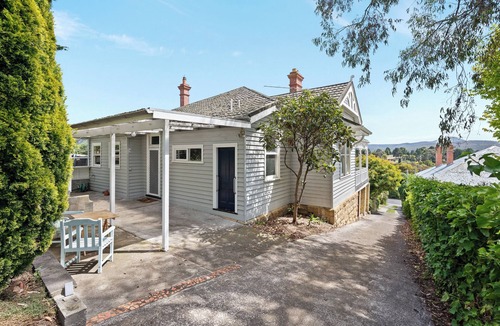 New Town House | Cornelian Bay Hideaway close to CBD