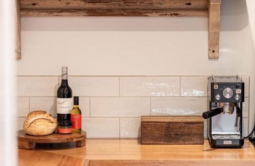 Bright Cottage | Corner Cottage Bright - Corner Cottage Bright – Where Heritage Meets Luxury in the Heart of Bright
